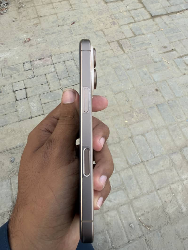 Apple iPhone 16 Pro 6