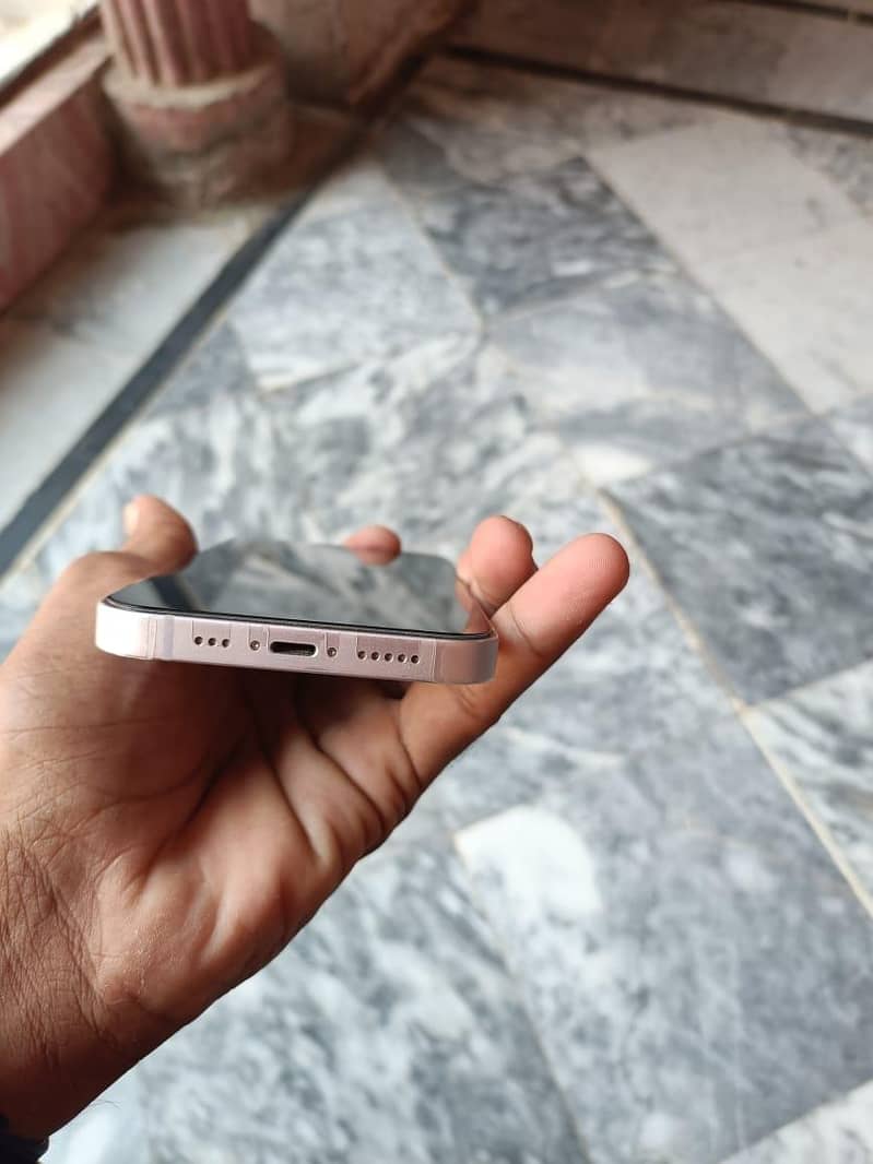 Apple iPhone 14 3