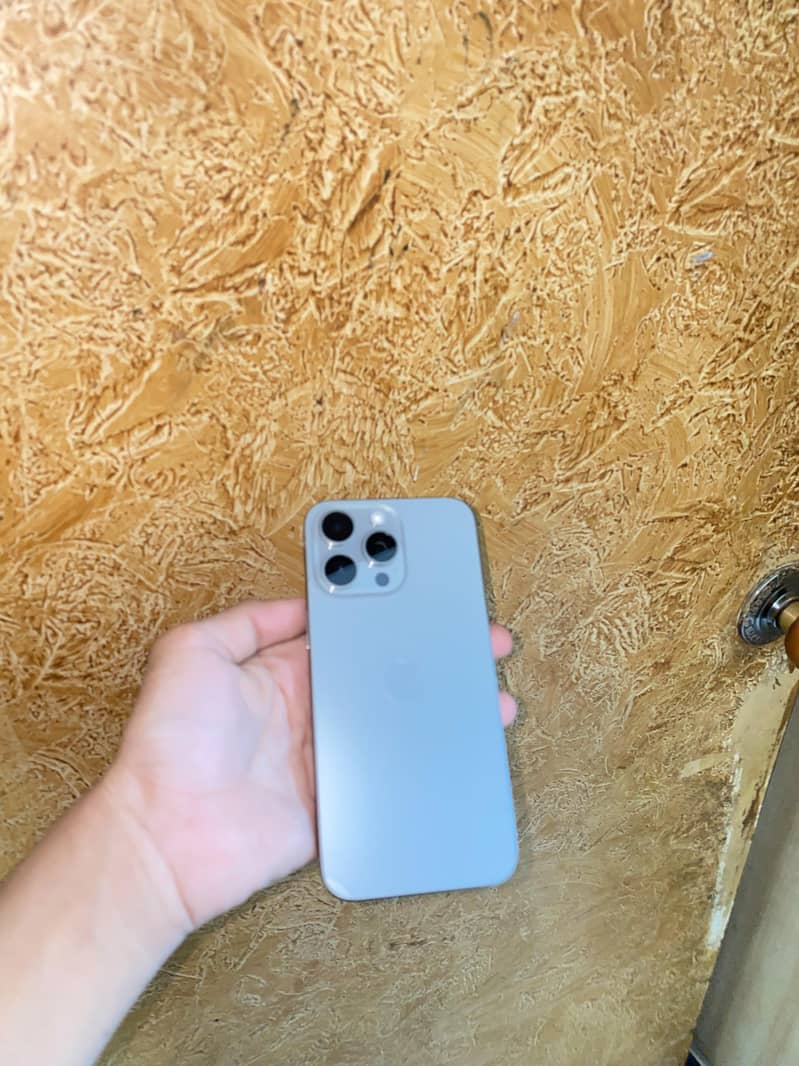 Apple iPhone 15 Pro Max 0