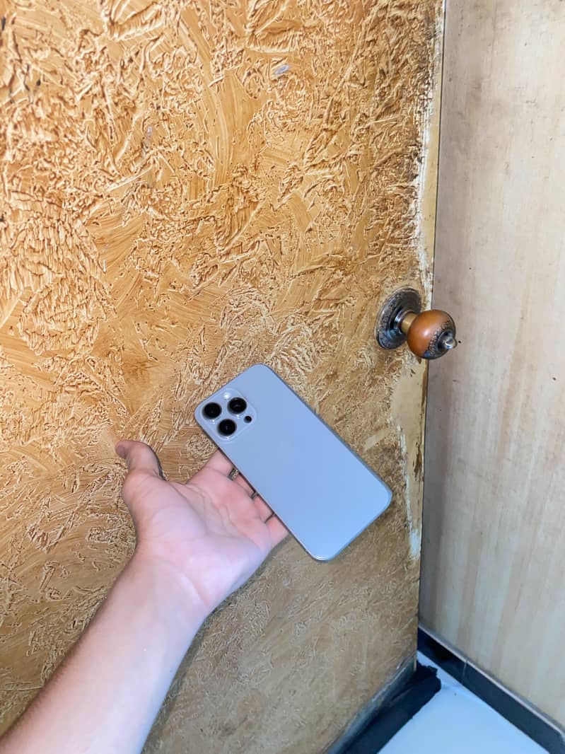 Apple iPhone 15 Pro Max 2