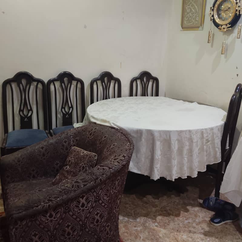 Dining table 5 chairs 0