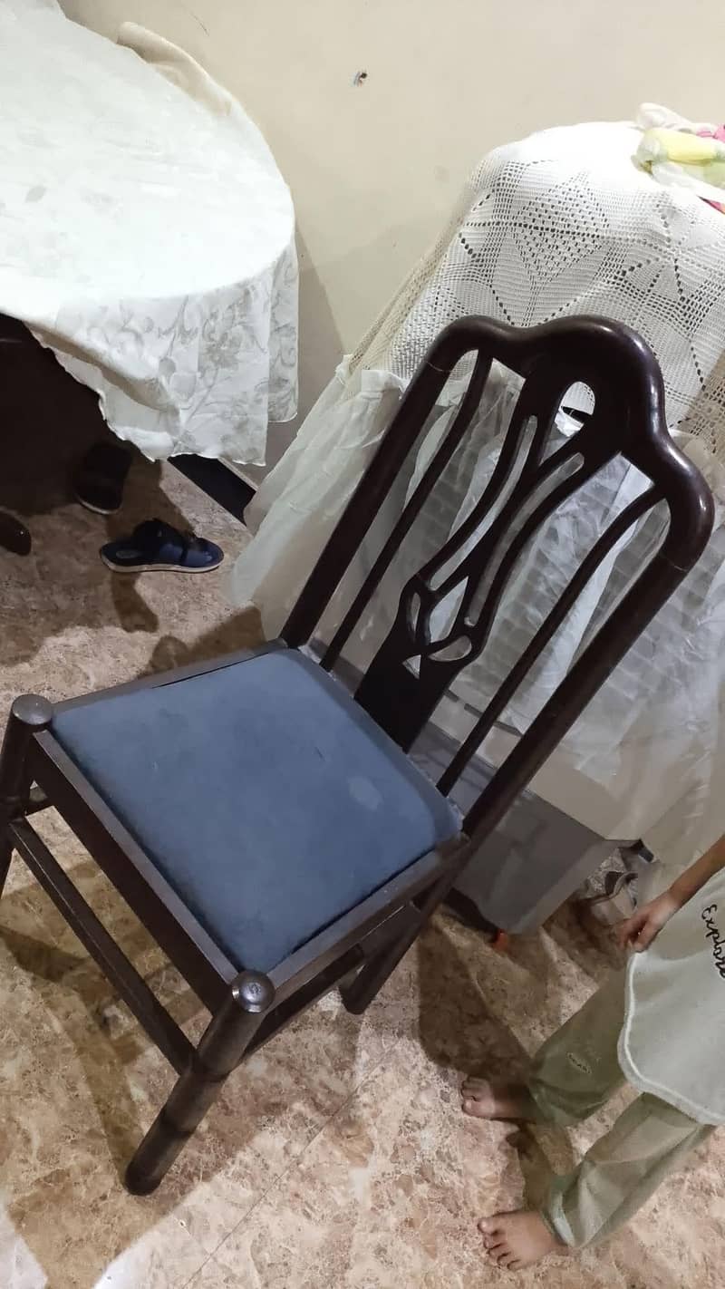 Dining table 5 chairs 3