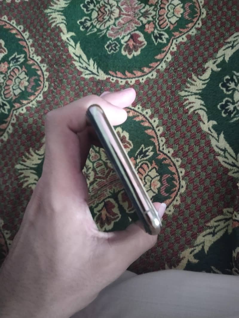 Apple iPhone XS Max 2