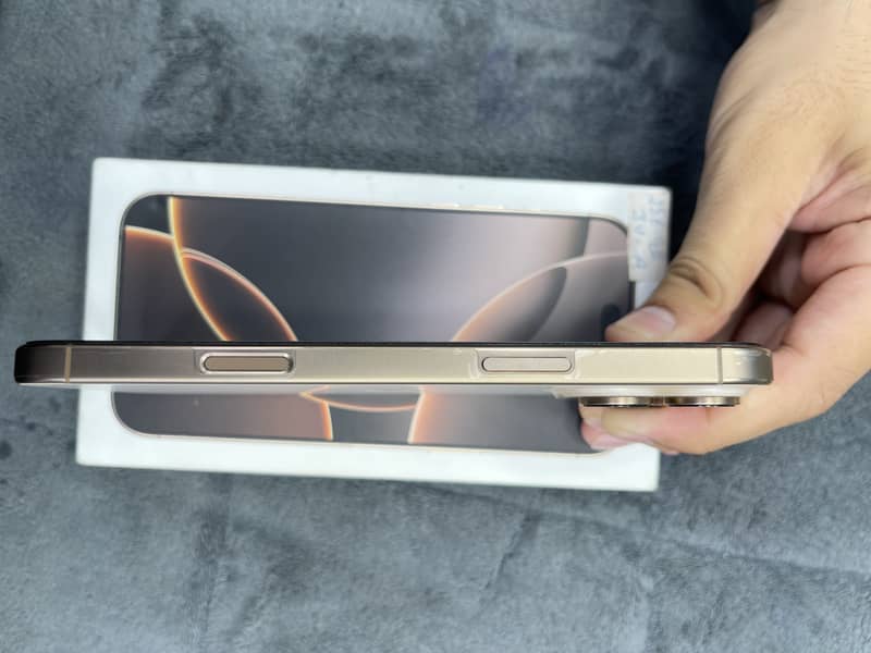 Apple iPhone 16 Pro Max 1