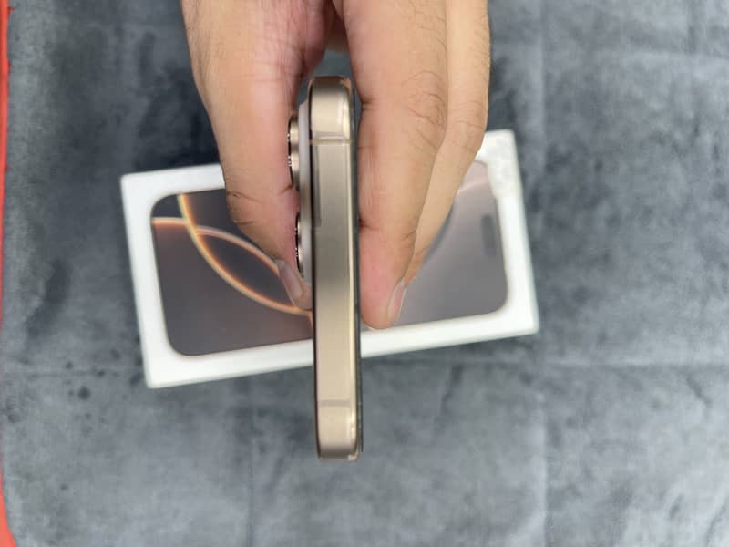 Apple iPhone 16 Pro Max 2
