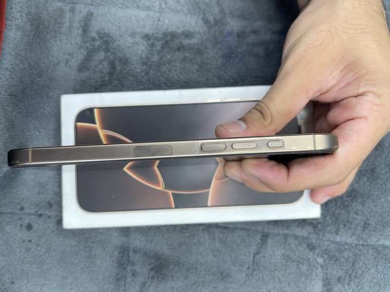Apple iPhone 16 Pro Max 3