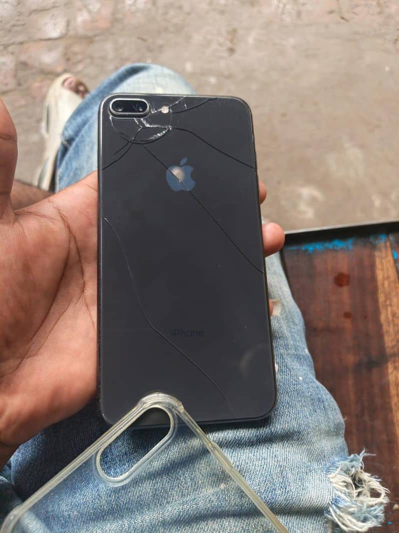 Apple iPhone 8 Plus 3