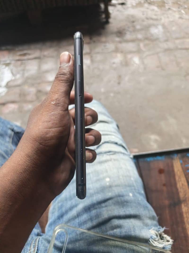 Apple iPhone 8 Plus 4