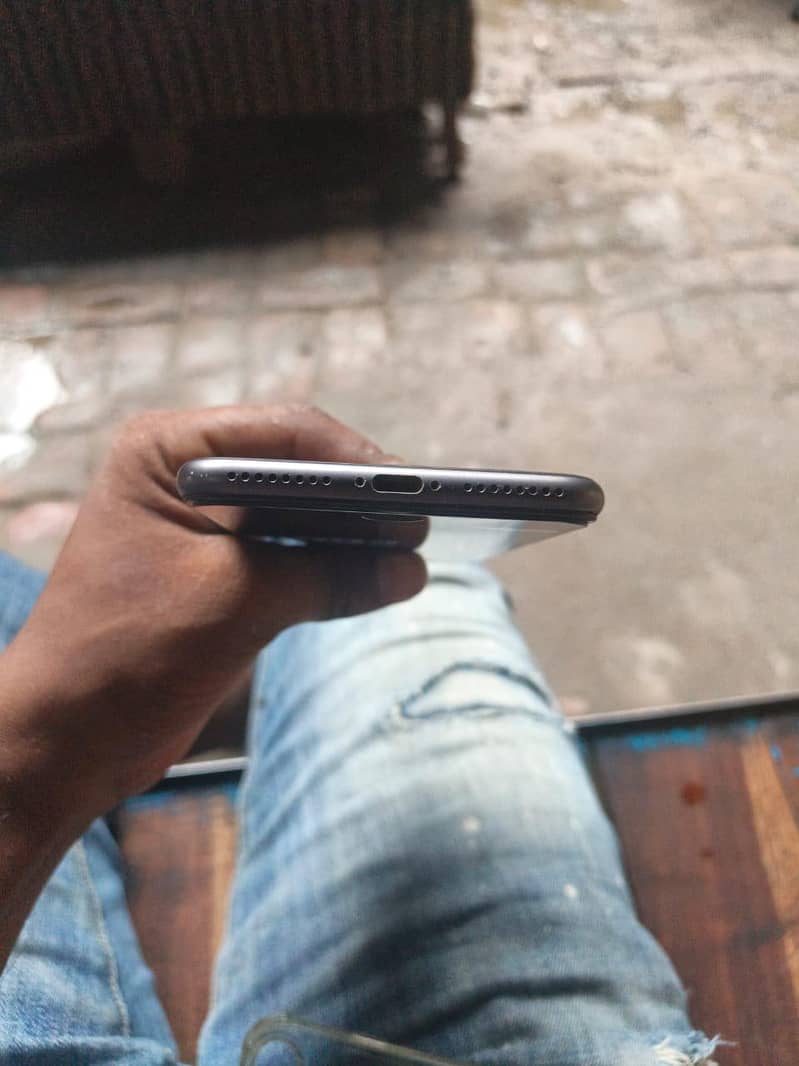 Apple iPhone 8 Plus 5