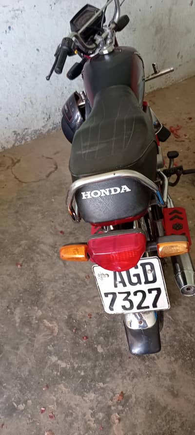 1 hand bike newo. tear all ok shokin bandy rabta karey 03051507248