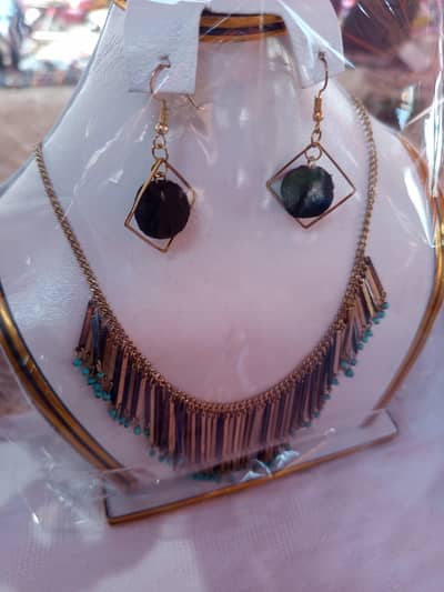 Korean lot jewellery kg main bhi hasil Karen
