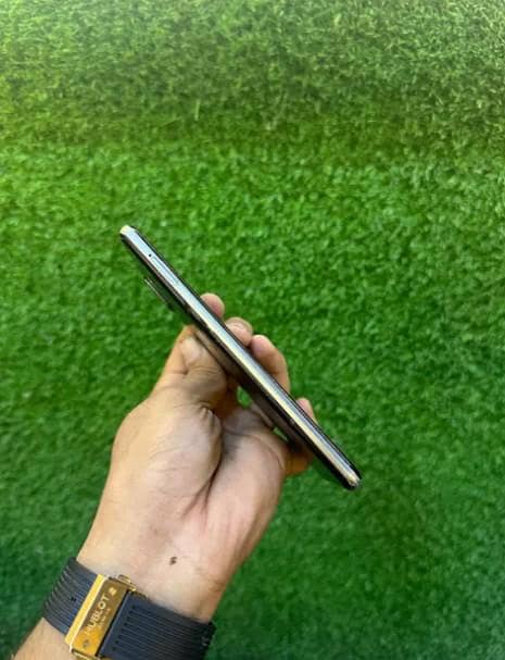 Sharp Aquos R3 3
