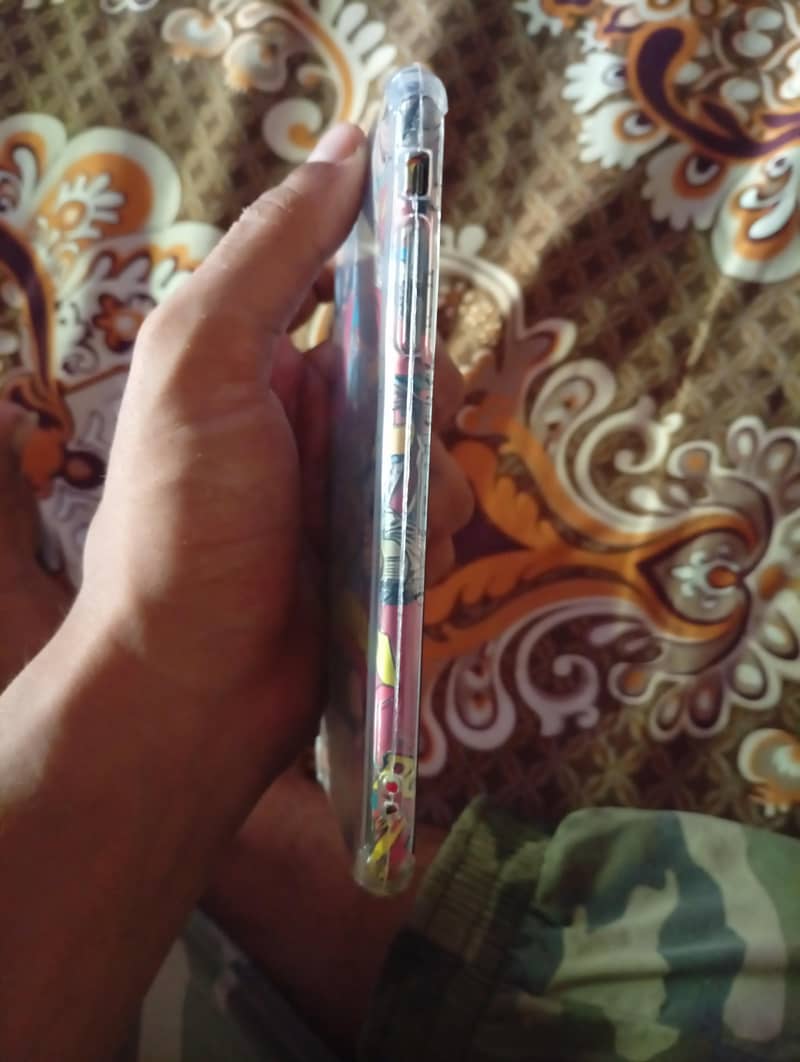 Apple iPhone 8 Plus 3