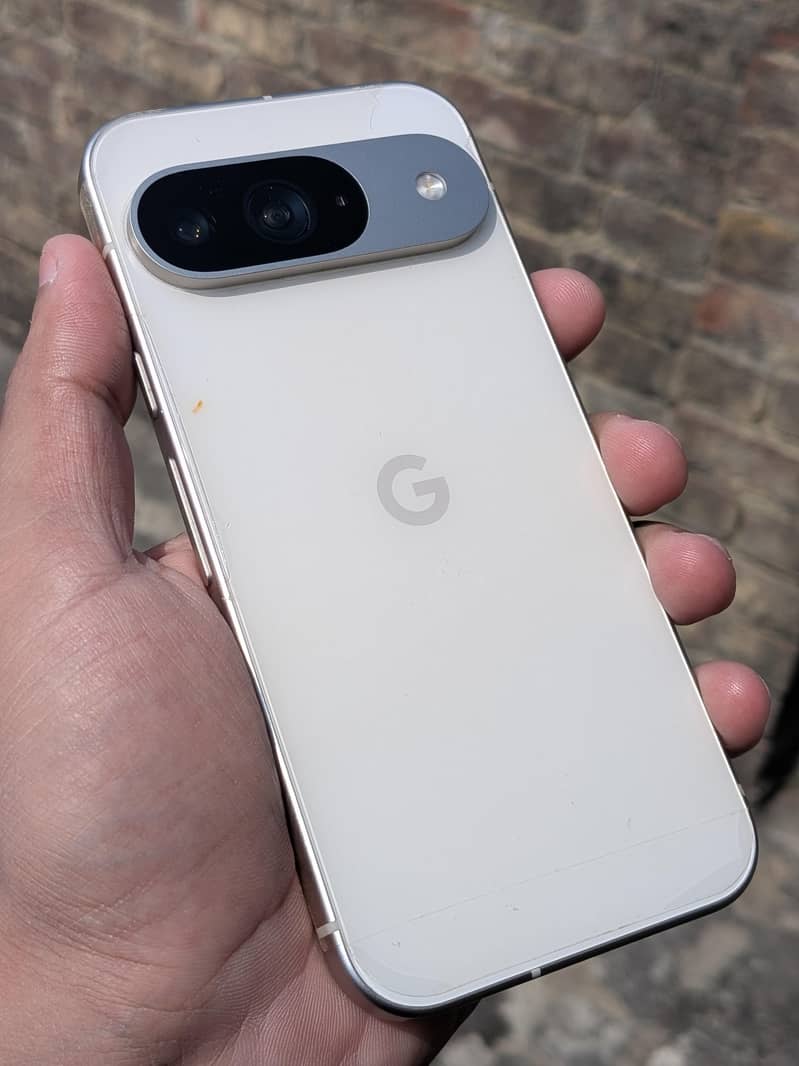 Google Pixel 9 5