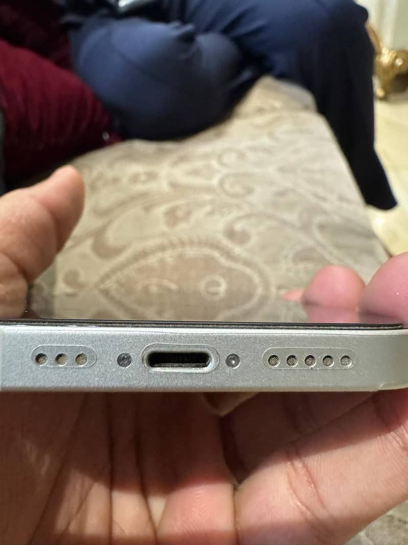 Apple iPhone 12 3