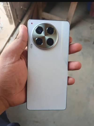 Tecno CAMON 30