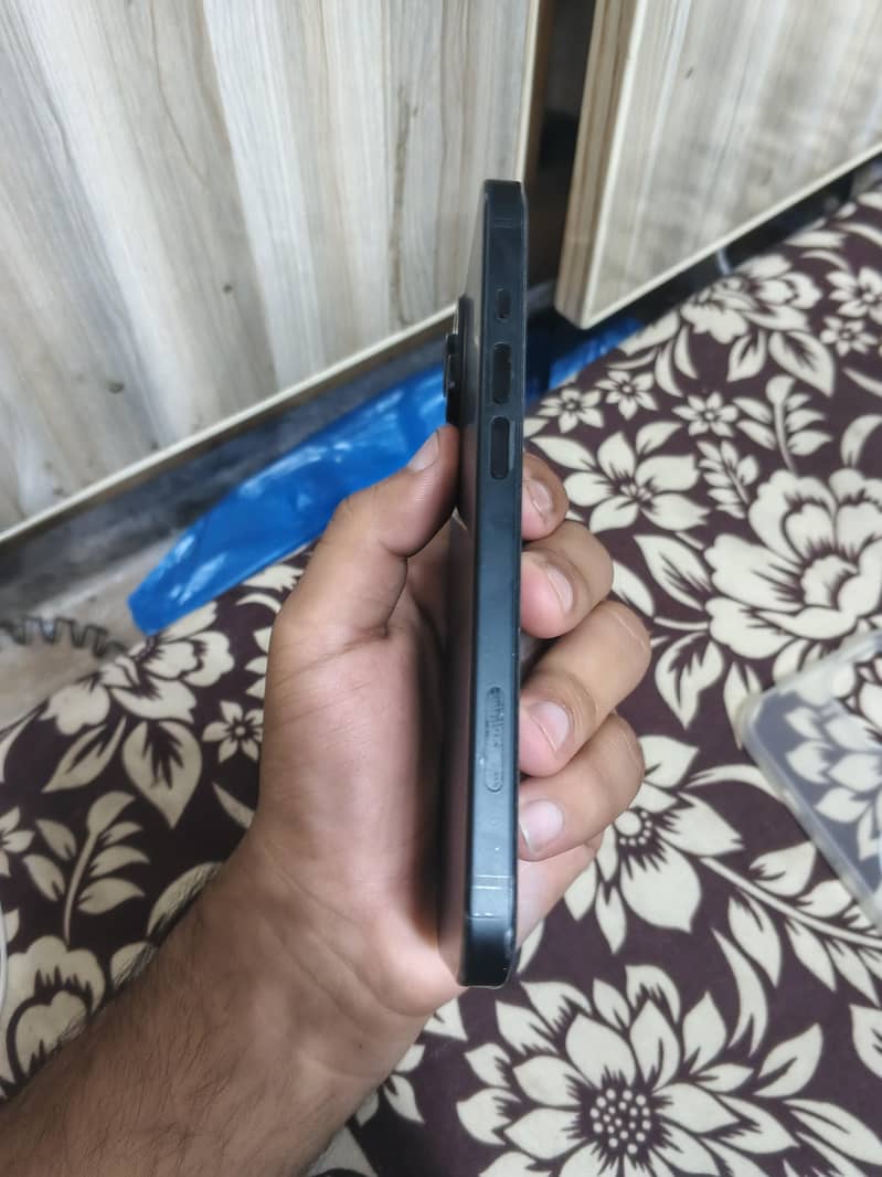 Apple iPhone 15 2