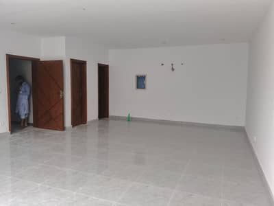 04 MARLA COMMERCIAL BRAND NEW BUILDING AVAILABLE FOR RENT