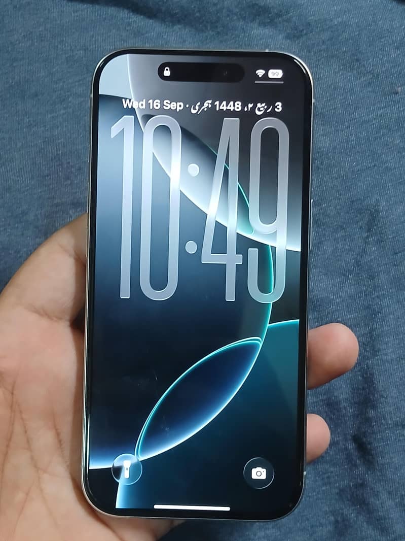 Apple iPhone 16 Pro 1