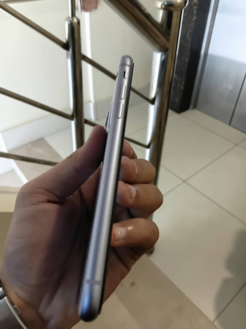 Apple iPhone 11 3