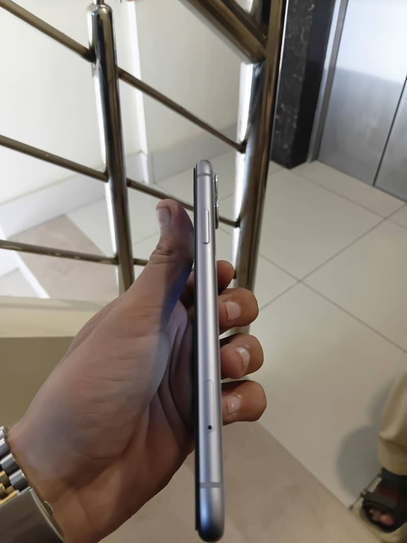 Apple iPhone 11 4
