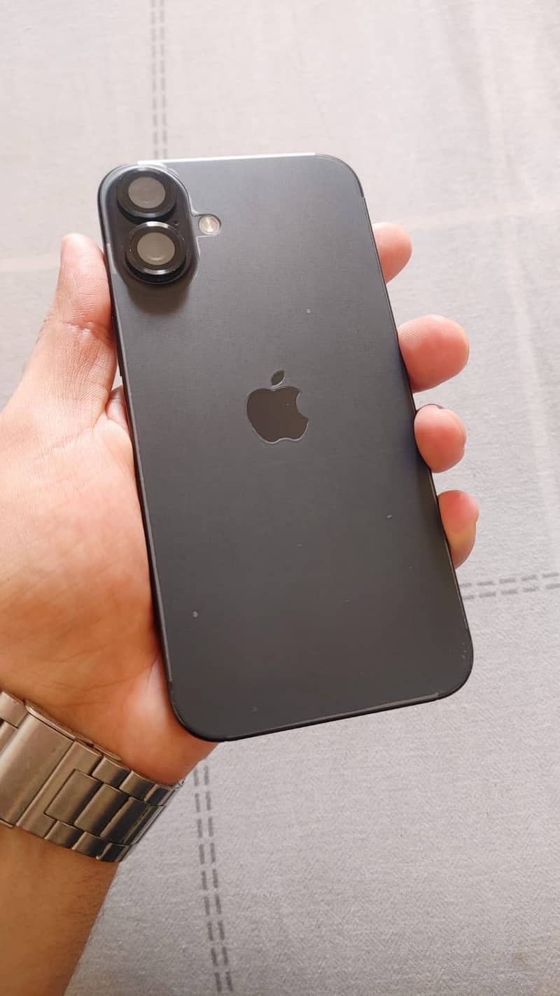 Apple iPhone 16 Plus 4