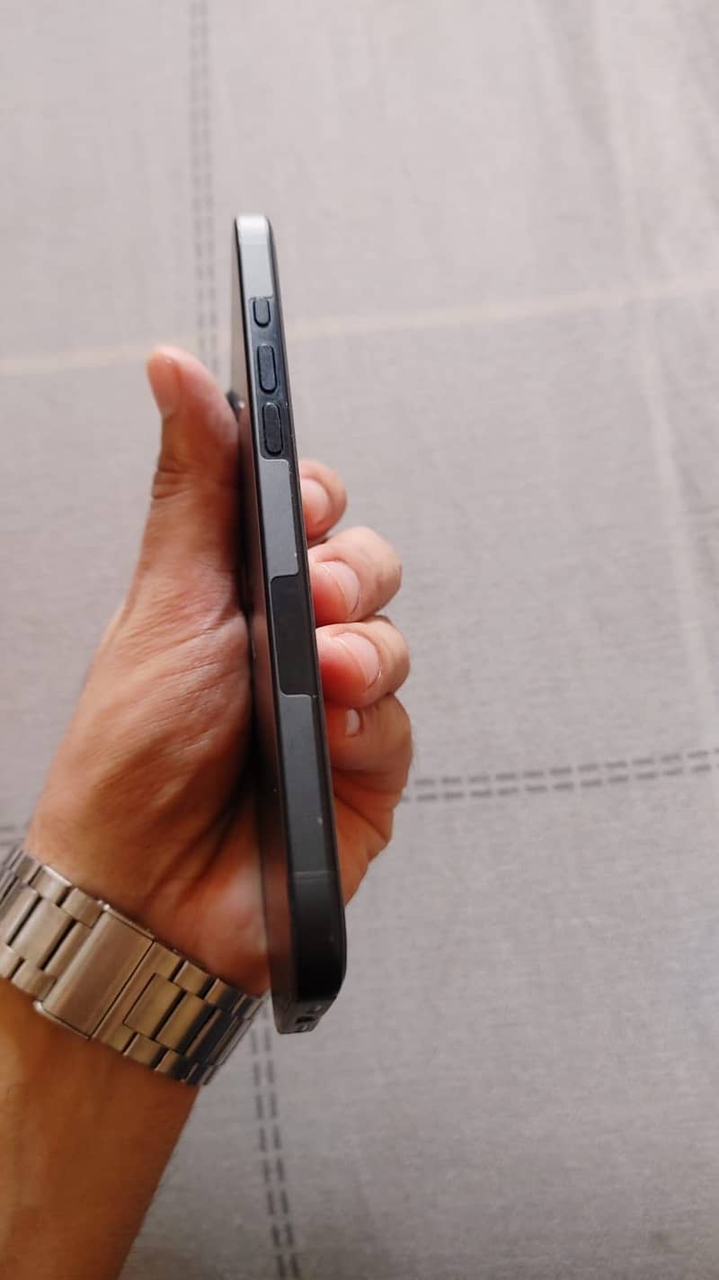 Apple iPhone 16 Plus 6