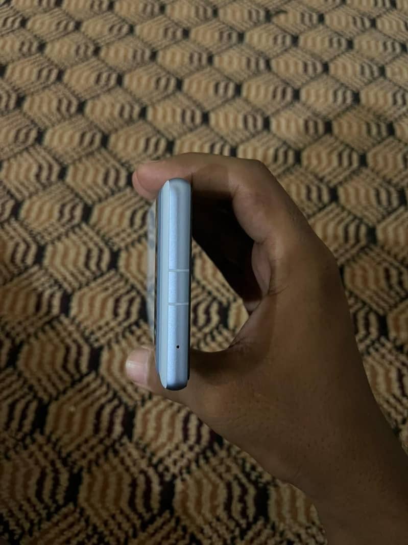 Google Pixel 7a 5