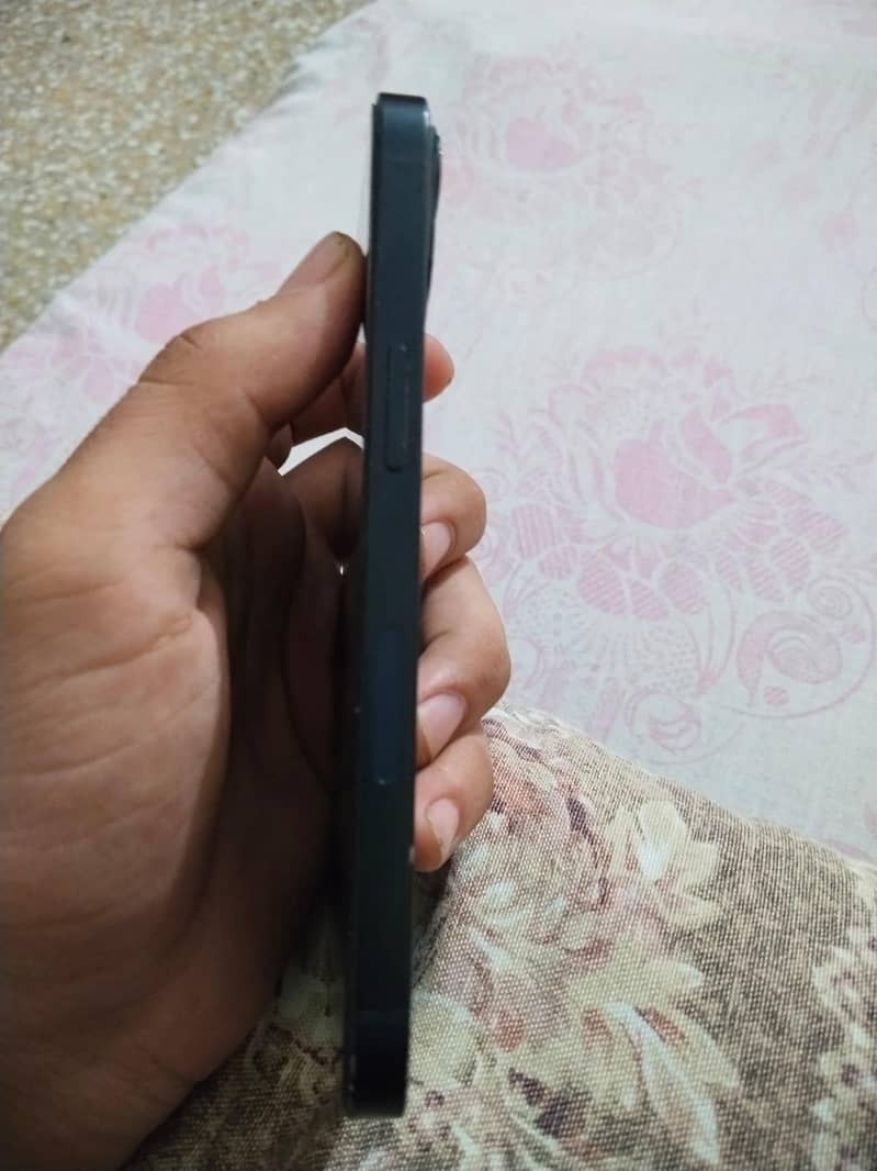 Apple iPhone 13 3