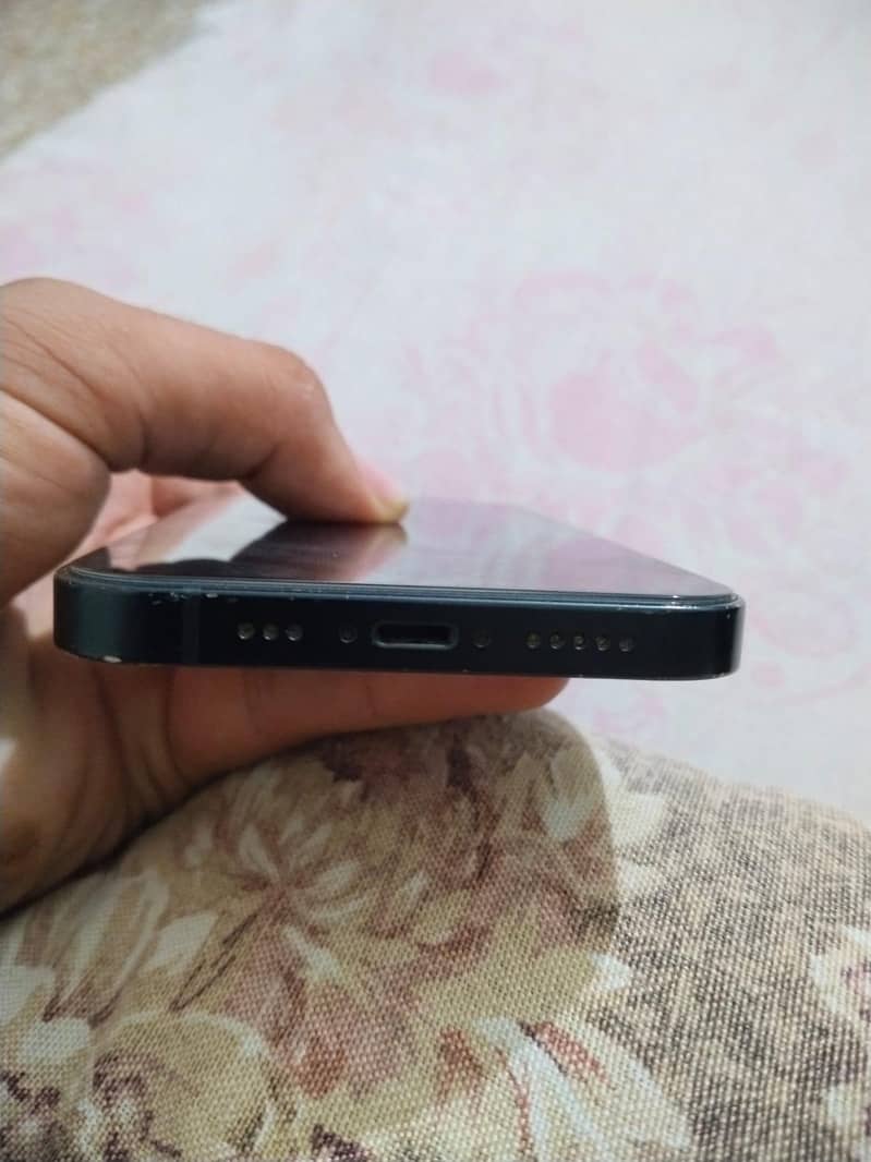 Apple iPhone 13 4