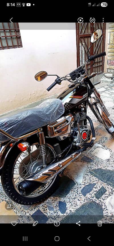 balck colr neat n clean second owner