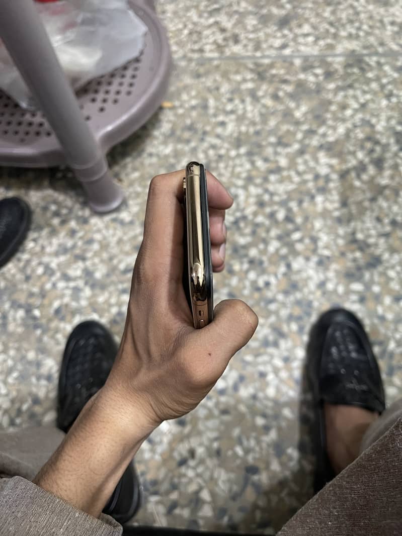 Iphone XS 4