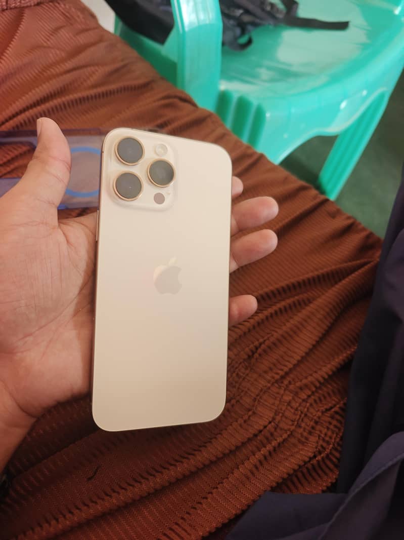 Apple iPhone 16 Pro Max 0