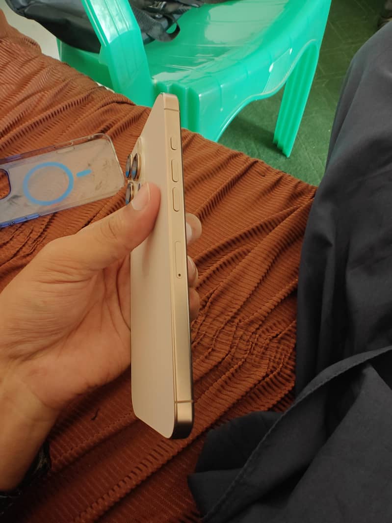 Apple iPhone 16 Pro Max 2