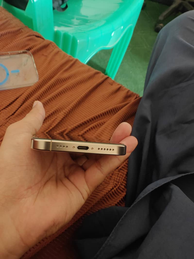 Apple iPhone 16 Pro Max 3