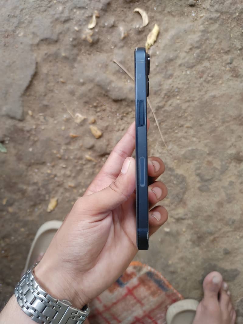 Apple iPhone 13 1