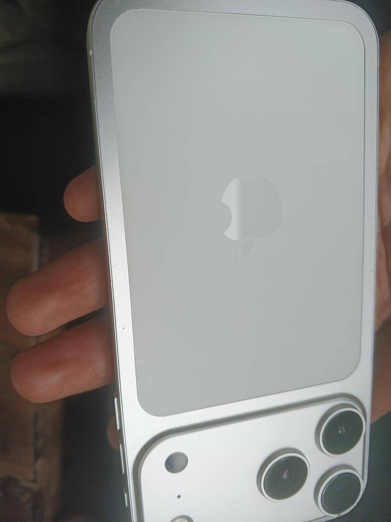 Apple iPhone XR 1