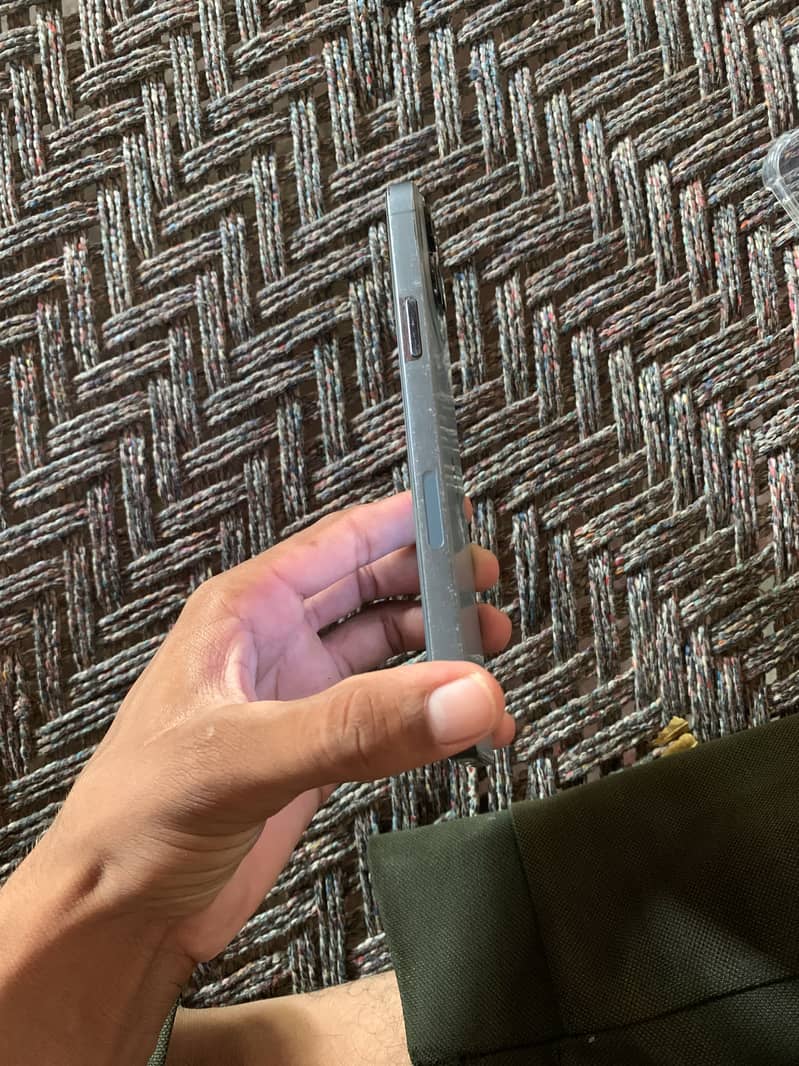 Apple iPhone 13 Pro Max 0