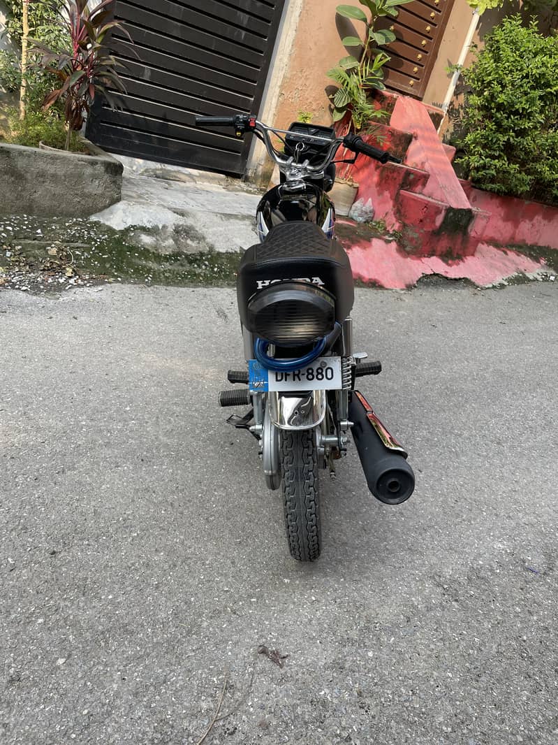 125 2025 model 2