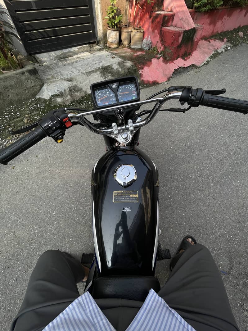 125 2025 model 6