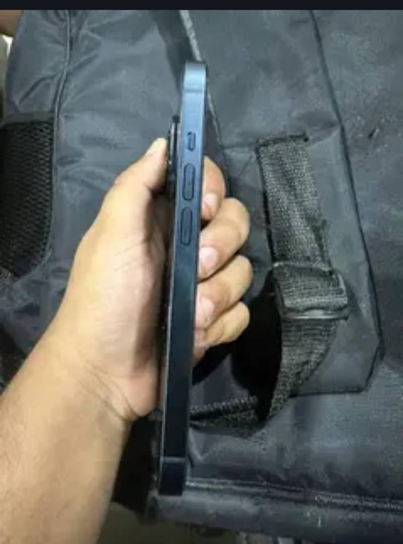 Apple iPhone 14 3