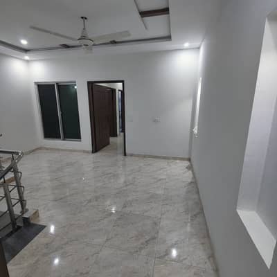 Best Location House Available For Rent