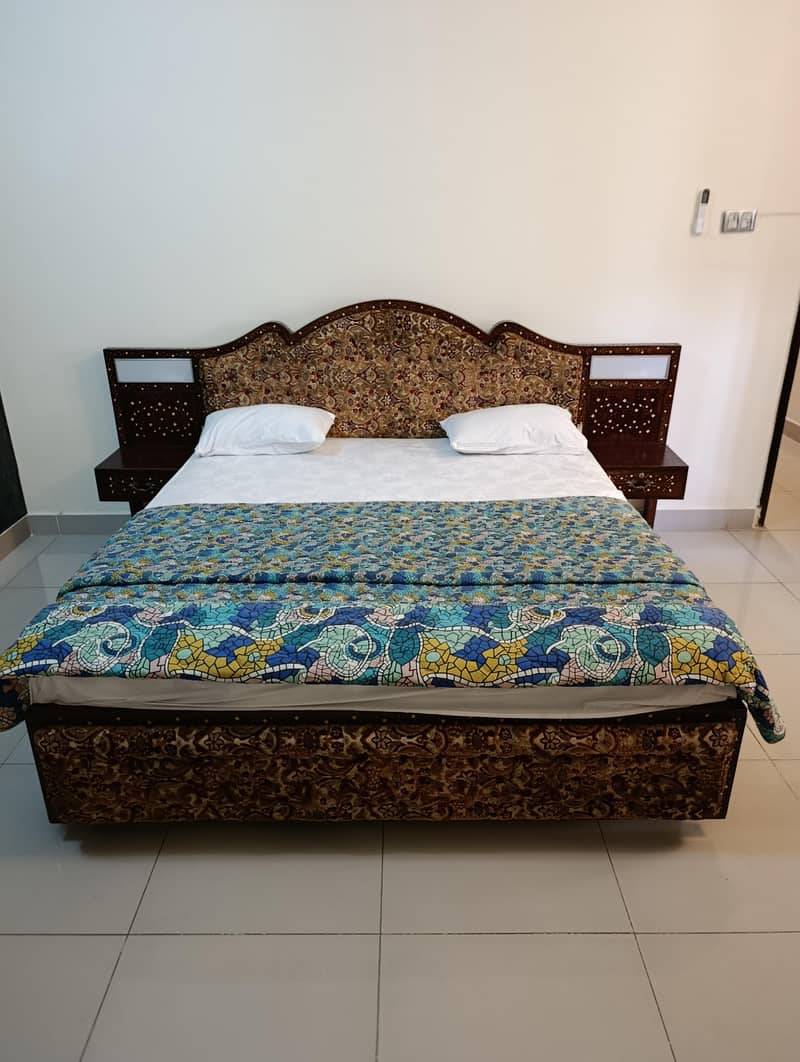 king size bed 0