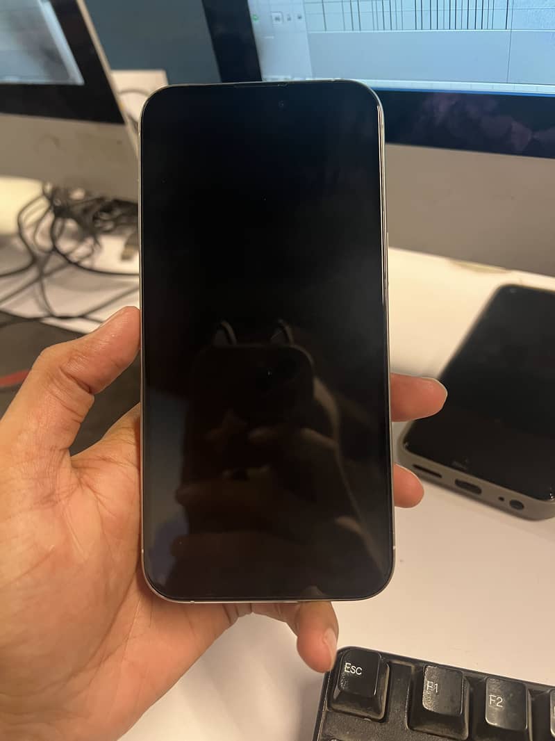 Apple iPhone 15 Pro Max 1