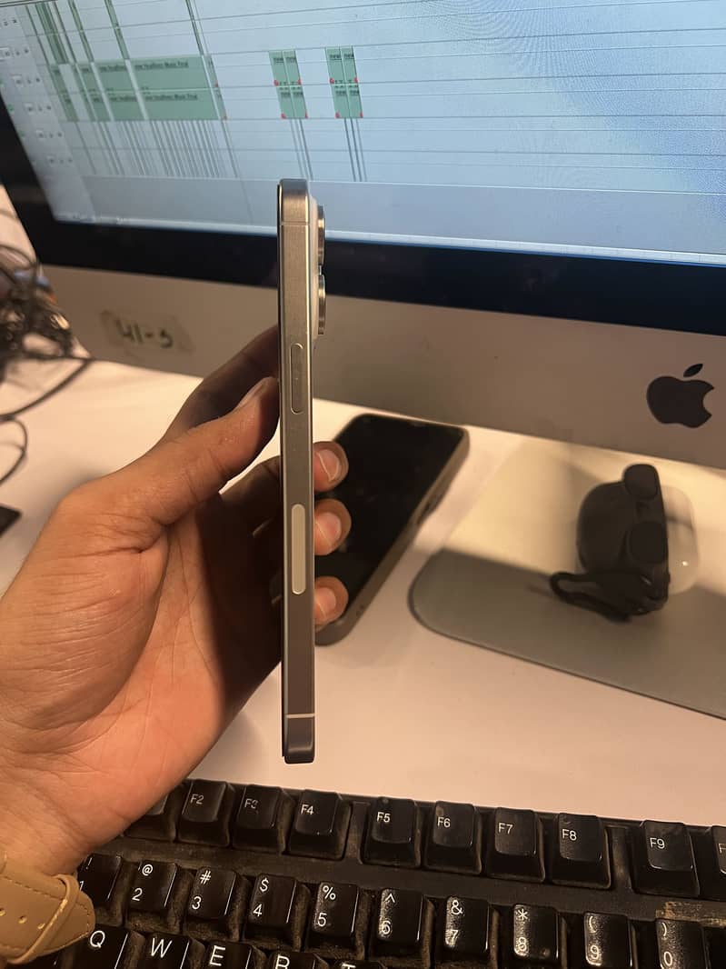 Apple iPhone 15 Pro Max 2