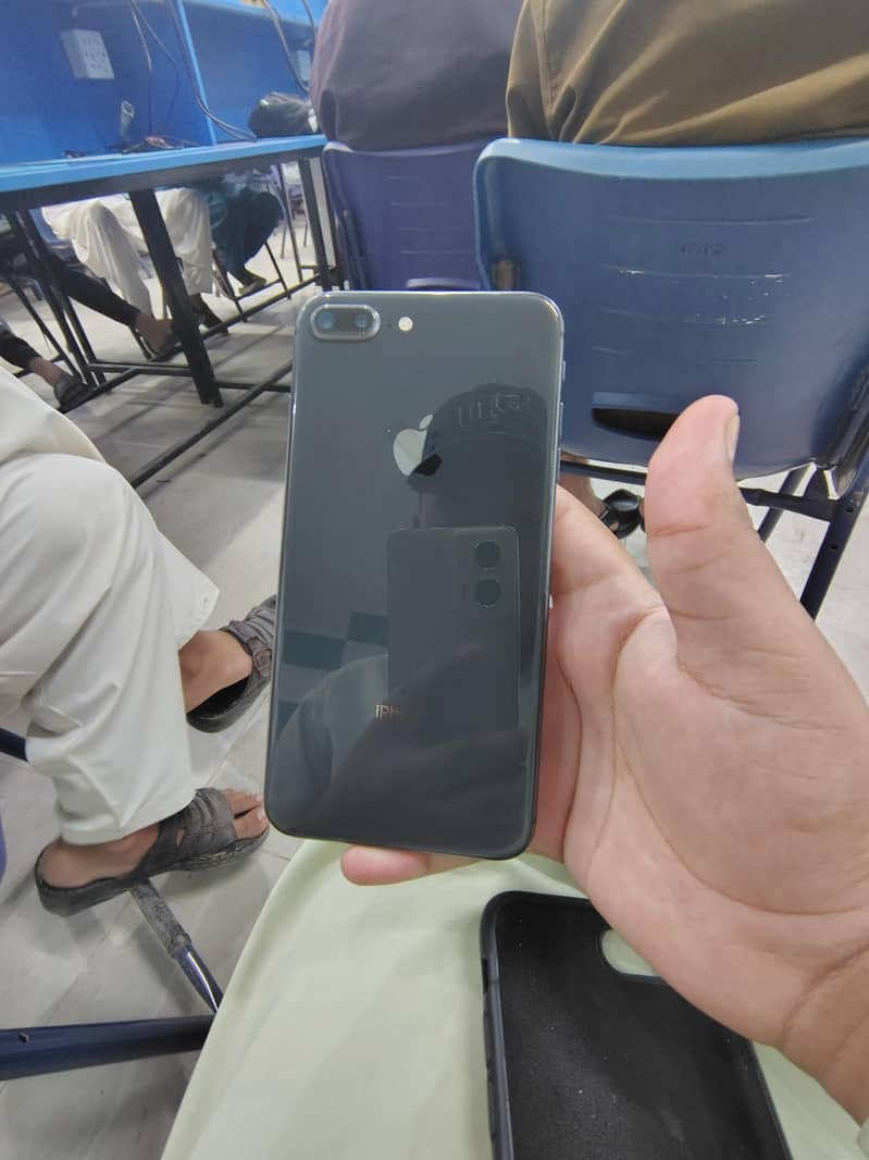 Apple iPhone 8 Plus 0