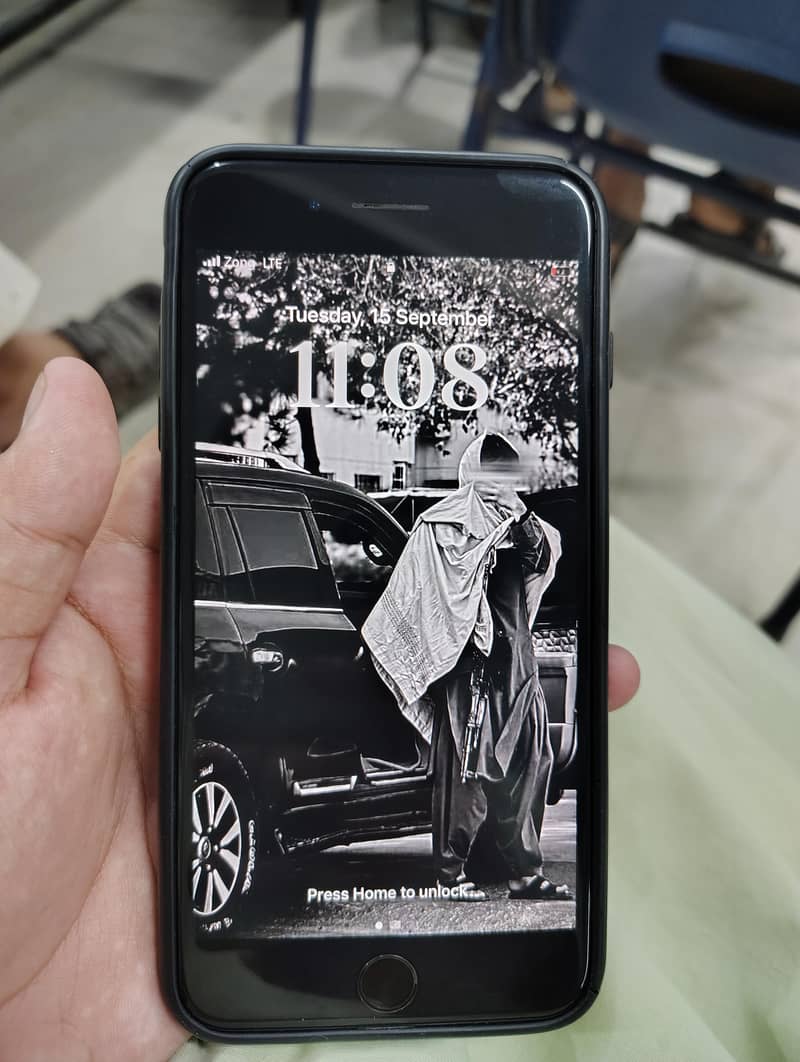 Apple iPhone 8 Plus 1