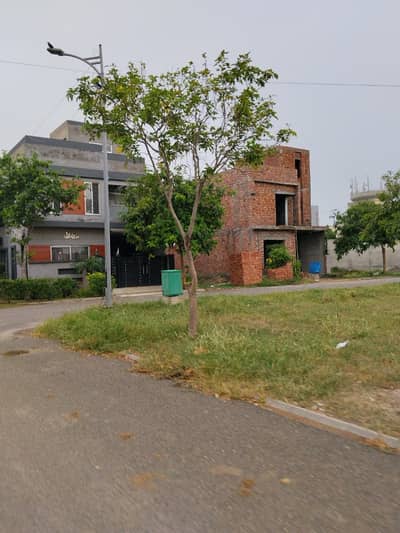 20-Marla On Ground Ready To Construction Plot Available For Sale Near To Bahria Town Lahore