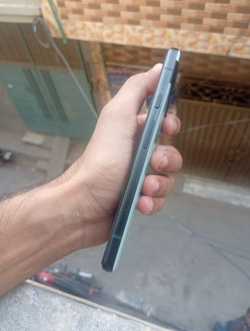 Google Pixel 6a 5