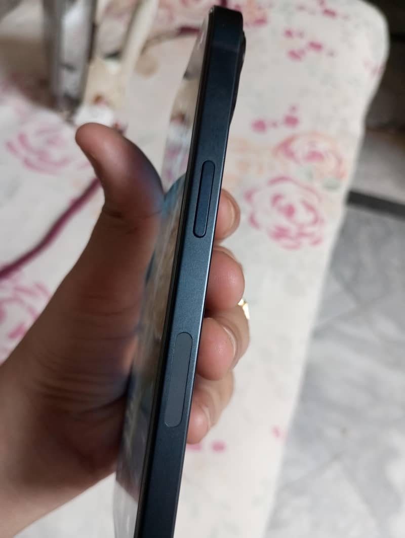 Apple iPhone 13 2